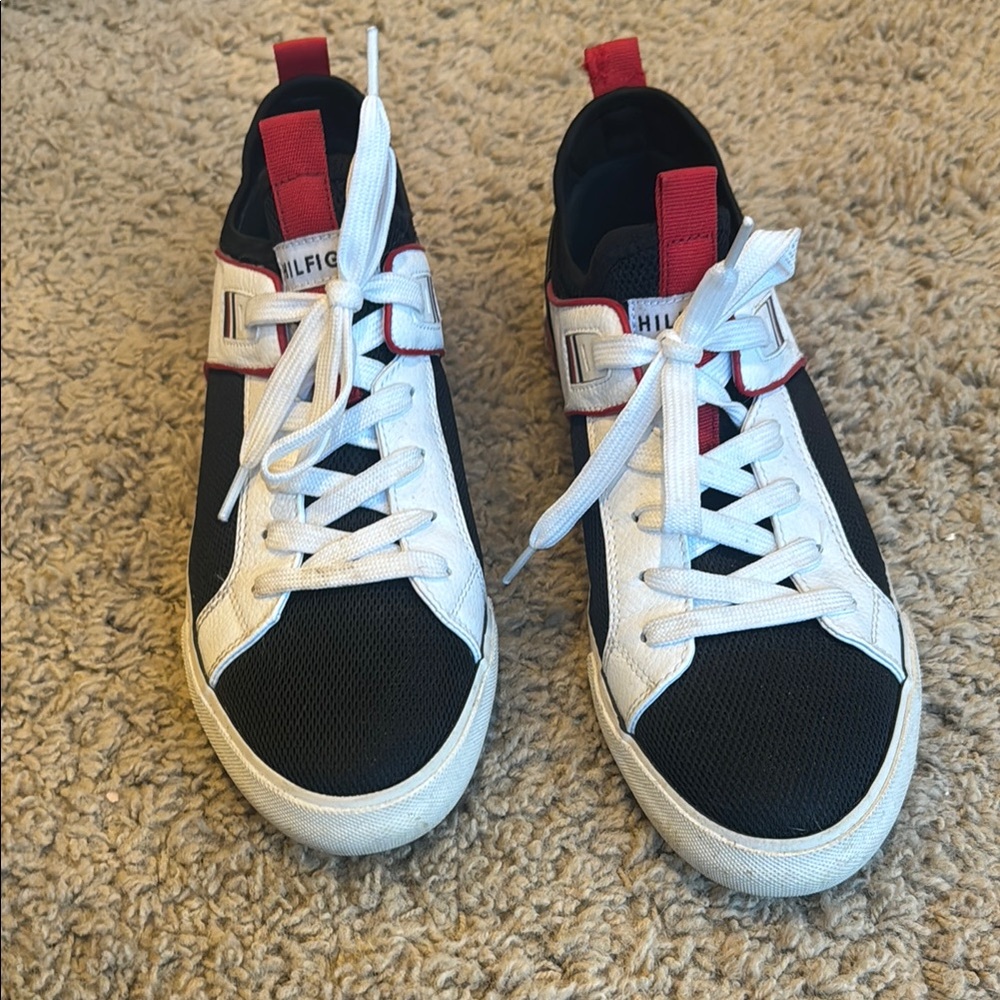 Tommy Hilfiger woman’s Black and White Sneakers